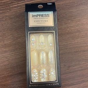 NWT: ImPress Couture Press-on Nails, Almond, Medium